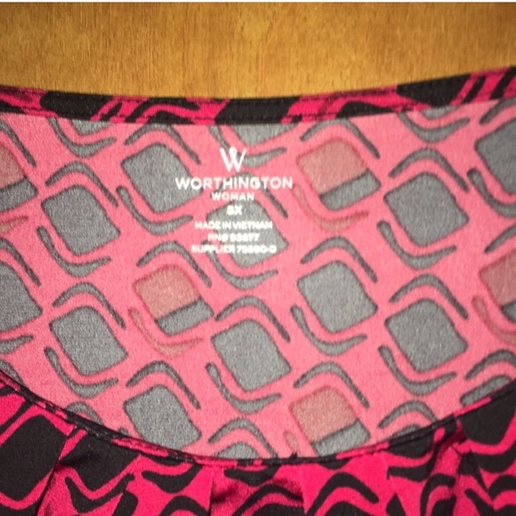 3X Black and Red Geometric Worthington Top - Picture 3 of 5